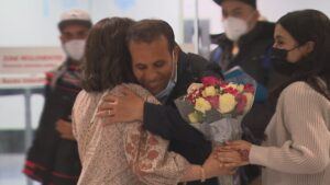 لزهر زوايمية يعود أخيراً إلى كندا بعد أسابيع من احتجازه في الجزائر