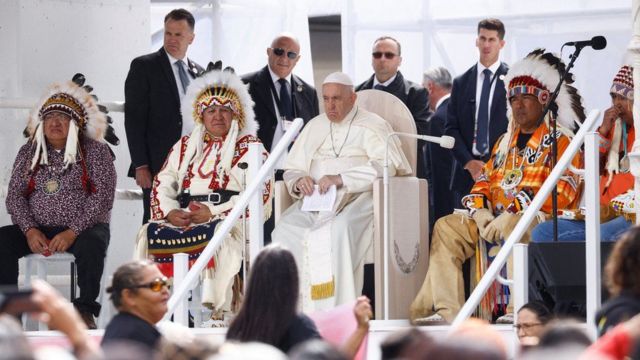 You are currently viewing البابا فرنسيس في كندا يعتذر من السكان الأصليين للبلاد عن جرائم ارتكبت في مدارس داخلية أدارتها الكنيسة