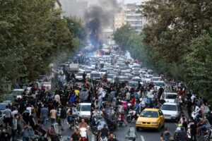 بعد وفاة مهسا أميني.. احتجاجات إيران تدخل أسبوعها الرابع ورئيسي: الطلاب سيُفشلون أحلام العدو