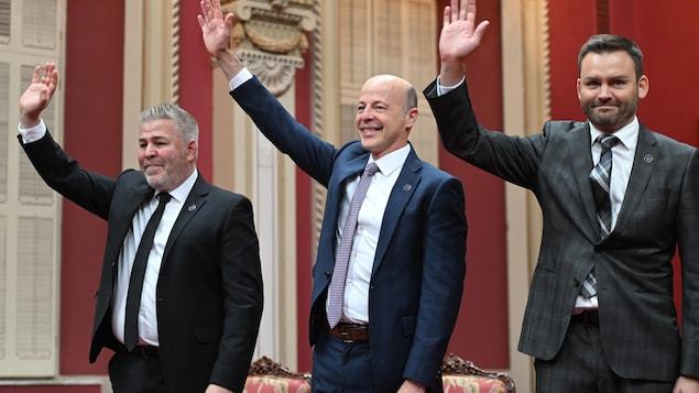 You are currently viewing فرح وحزن بعد إقرار مشروع قانون يجعل قسم الولاء للملك غير إلزامي في كيبيك