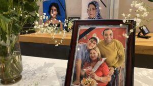 عائلات ضحايا الطائرة الأوكرانية في كندا تحيي الذكرى الثالثة لغياب أحبتها