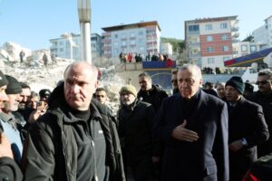أردوغان: لن نترك أي مواطن تضرر من الزلزال وحيدا