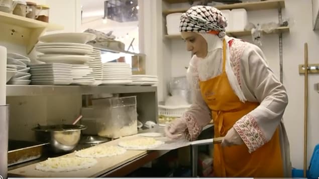 You are currently viewing طالب اللجوء في كندا بين مطرقة البيروقراطية وسندان العيش