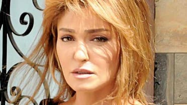 You are currently viewing فنانة مصرية تستغيث: أتعرض للضرب والتهديد بالتشويه!