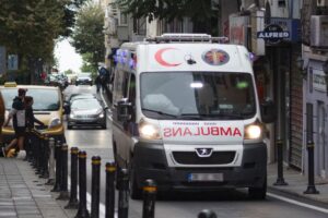 موكب زفاف يعرقل سيارة إسعاف بإسطنبول ووزير الصحة يتدخل