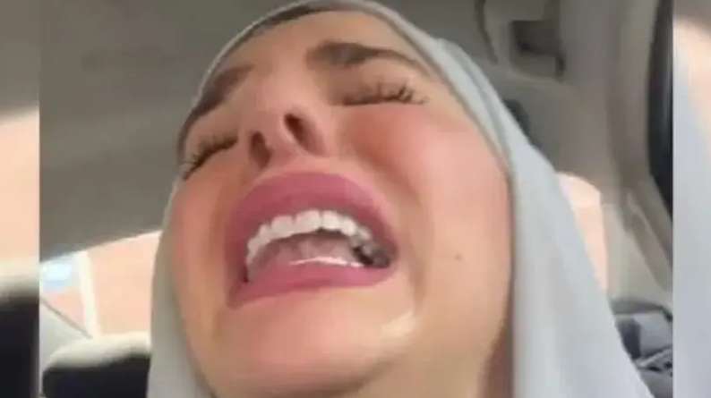 You are currently viewing شاهد بلوغر تلطم وتبكي بشكل هستيري.. هذا ما فعله زوجها بها