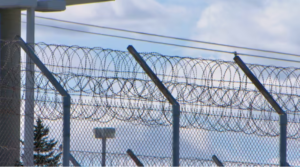 كيبيك ونيو/نوفو برونزويك توقفان سجن المهاجرين غير الدائمين
