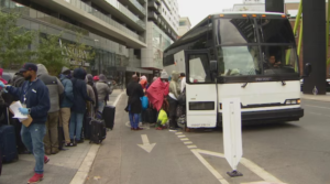 تورونتو: نقل 60 لاجئاً من صقيع الشارع إلى دفء مأوى إحدى الكنائس