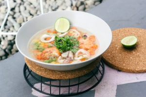 شوربة الكالاماري بالخضار