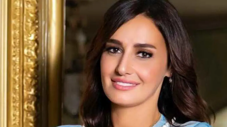 You are currently viewing “الفن حرام”.. حلا شيحة تفجر زوبعة وتعتذر