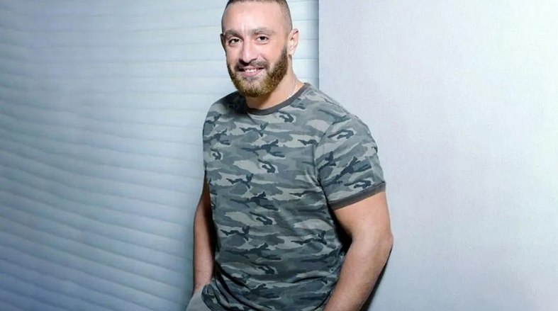 You are currently viewing أحمد السقا ينقذ مصوراً ابتلع لسانه خلال التصوير