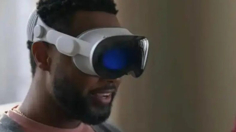 You are currently viewing 5 أسباب تجعل نظارة آبل Vision Pro من أبرز ملحقات السفر الجديدة