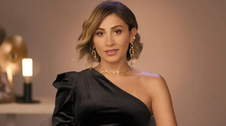 You are currently viewing “أتواصل مع والدي رغم رحيله”.. دينا الشربيني تكشف