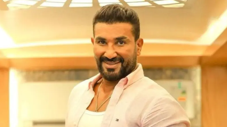 You are currently viewing أحمد سعد يُعلن عن مبادرة “من نفسه” لدعم اقتصاد مصر.. ويتبرع بـ 50 ألف دولار