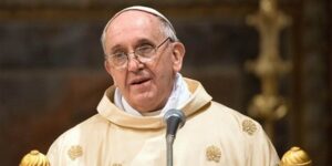 البابا فرنسيس يدعو إلى ضرورة وقف النار عالميًا وإنهاء الحروب