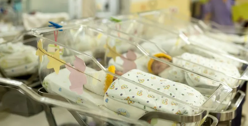 You are currently viewing رغم إنفاق المليارات.. دولة تسجل أدنى معدل ولادات منذ عقود