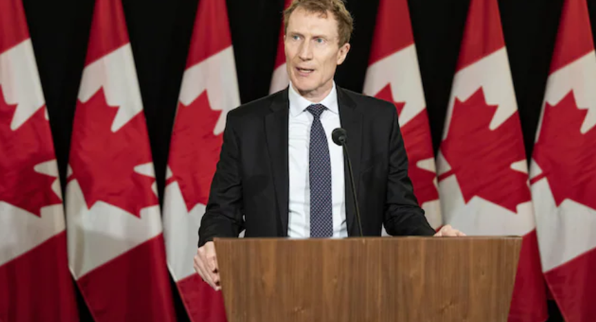 You are currently viewing توضيح من وزير الهجرة بشأن اعتقال أجانب في السجون في قضايا هجرة