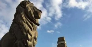أُسود كوبري قصر النيل تثير جدلا.. ما حقيقة طلائها بالأسوَد؟