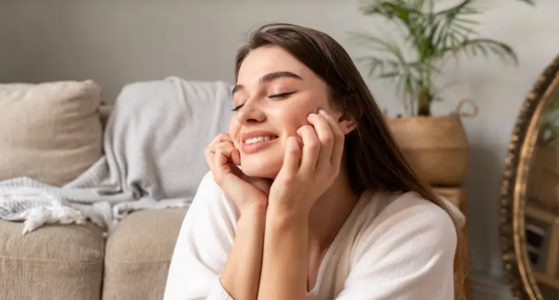 You are currently viewing صيحات العناية بالبشرة والشعر الأكثر رواجاً عام 2024