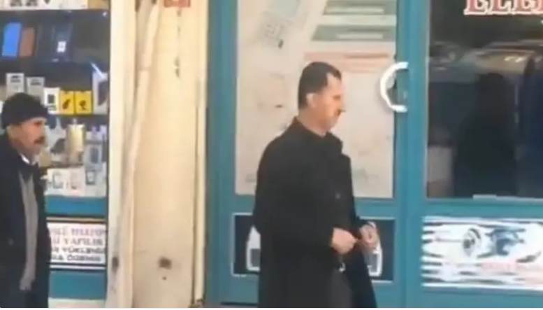 You are currently viewing شبيه الأسد يظهر في تركيا ويحصل على ملايين المشاهدات