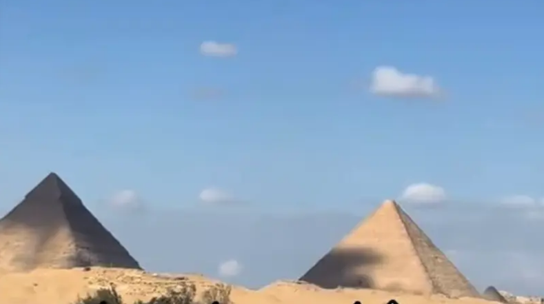 You are currently viewing ظهور لون أسود يغطي أهرامات مصر.. هل هي لعنة الفراعنة؟