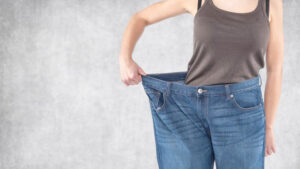 الوزن يتغير يوميًا؟ تعرف على 10 أسباب قد لا تتوقعها