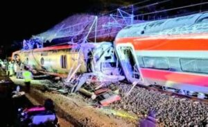 كارثة تهز إسبانيا.. عشرات القتلى في تصادم قطارين