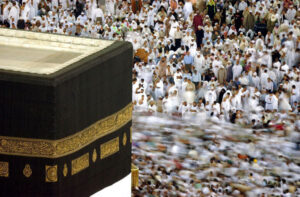 العالم الإسلامي على موعد مع ظاهرة نادرة فوق الكعبة بيوم عرفة تتكرر كل 33 عاماً الظاهرة الفلكية الاستثنائية ستؤدي إلى اختفاء الظلال فوق مكة المكرمة ويمكن الاستفادة منها لتحديد اتجاه القبلة بدقة عالية حول العالم